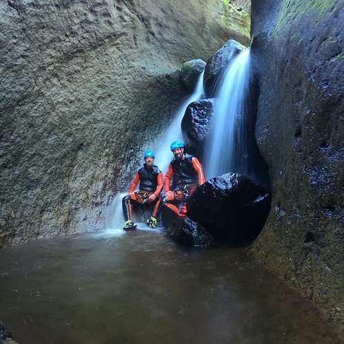 Flores: Ilhéus Inferior Canyoning with a Guide and Snack