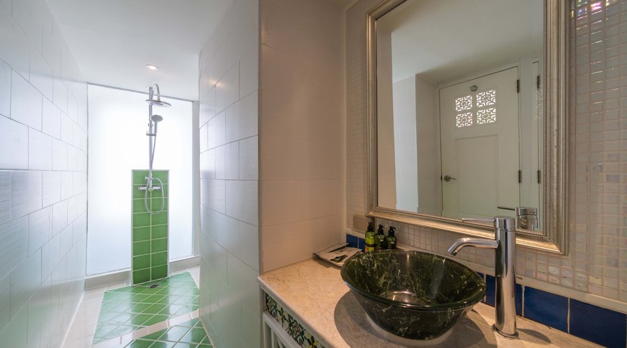 Superior Room Bathroom