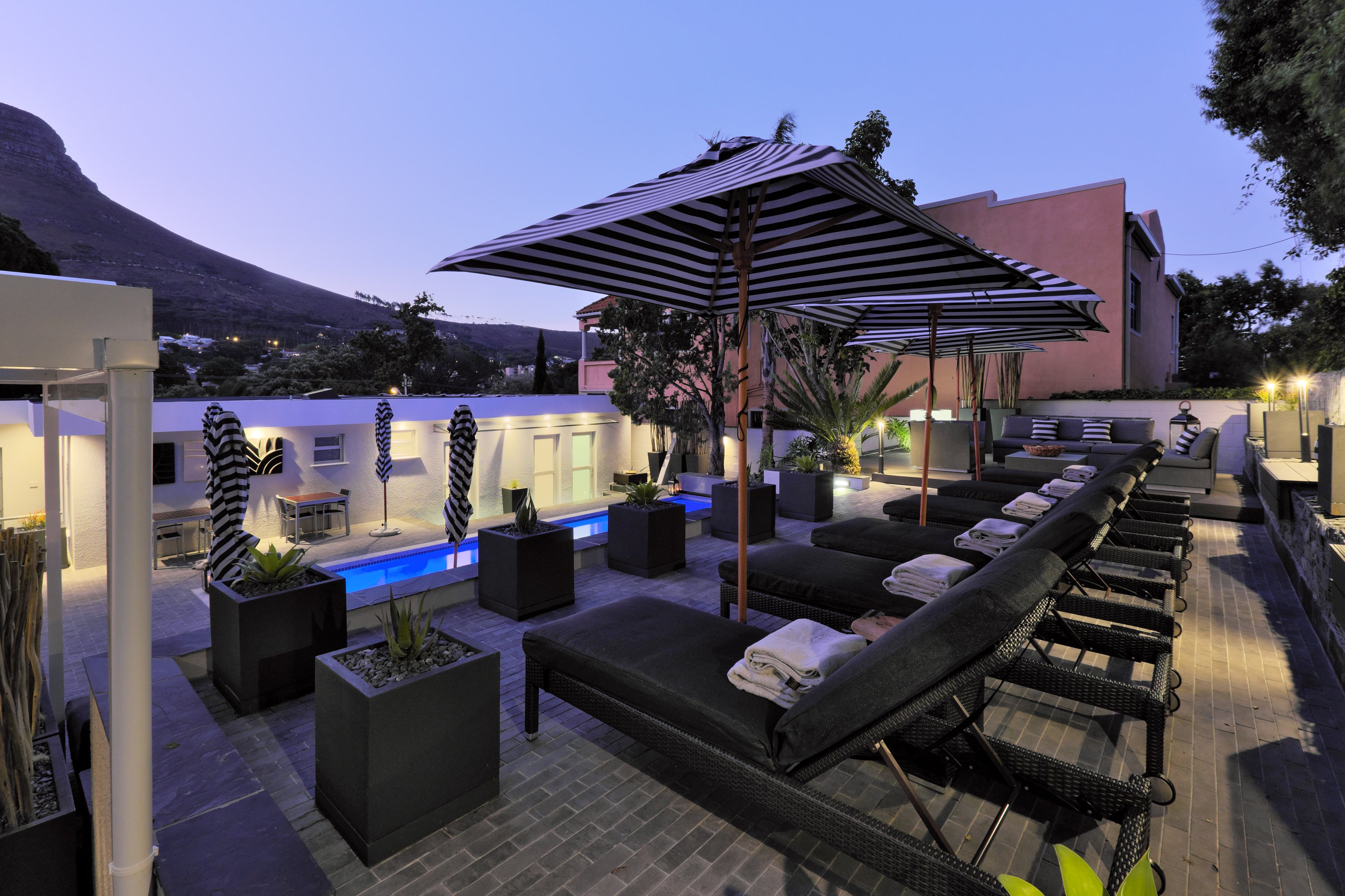 2 Inn 1 Kensington Pool: Pictures & Reviews - Tripadvisor