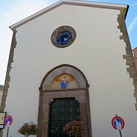 la facciata della chiesa