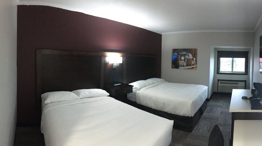 DELUXE DOUBLE QUEEN ROOM