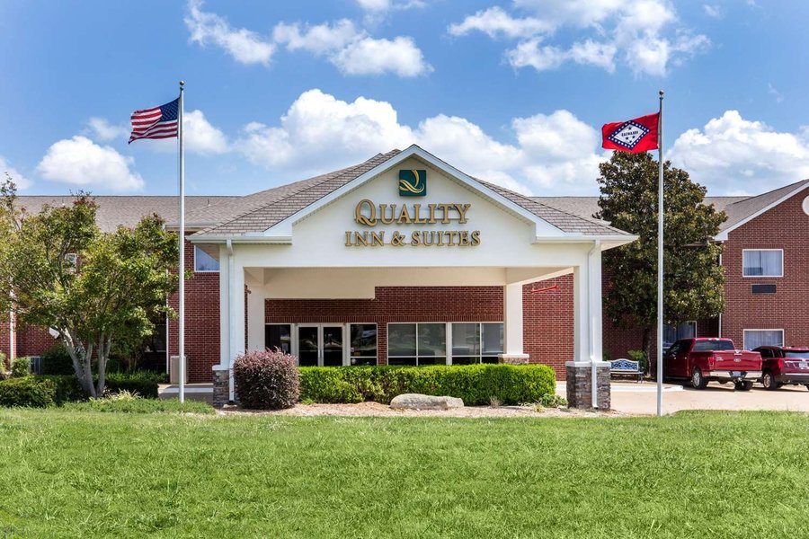 QUALITY INN AND SUITES 98 (̶1̶3̶0̶) Updated 2021