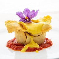 fagotto alle tre carni con crema di pecorino e zafferano