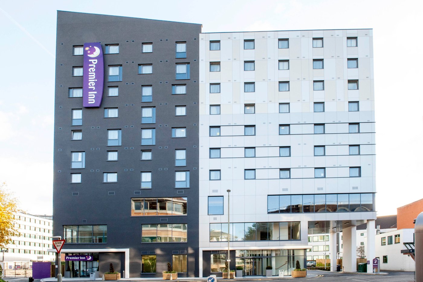 PREMIER INN WOKING TOWN CENTRE HOTEL - Updated 2024 Prices & Reviews ...