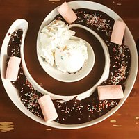Spirale Kids di cioccolata classica con gelato alle creme, panna montata e marshmallow 🤤🥞🥐🍪