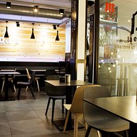 Espacios llenos de cálida luz donde disfrutar de los mejores vinos de la Ribera del Duero.