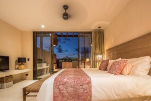 Room & Suite