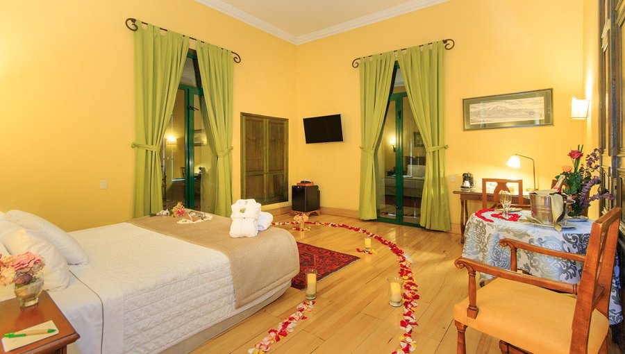 JUNIOR SUITE COLONIAL