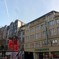 Das ist auf und an der Einkaufsstraße, am Westenhellweg, zu sehen...