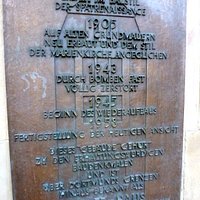 Das ist auf und an der Einkaufsstraße, am Westenhellweg,
zu sehen...