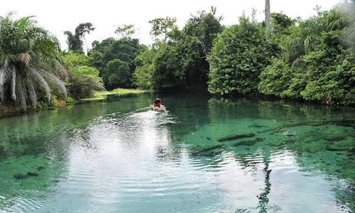 Lac BLEU de NDENDE dans la province de  la NGOUNIE