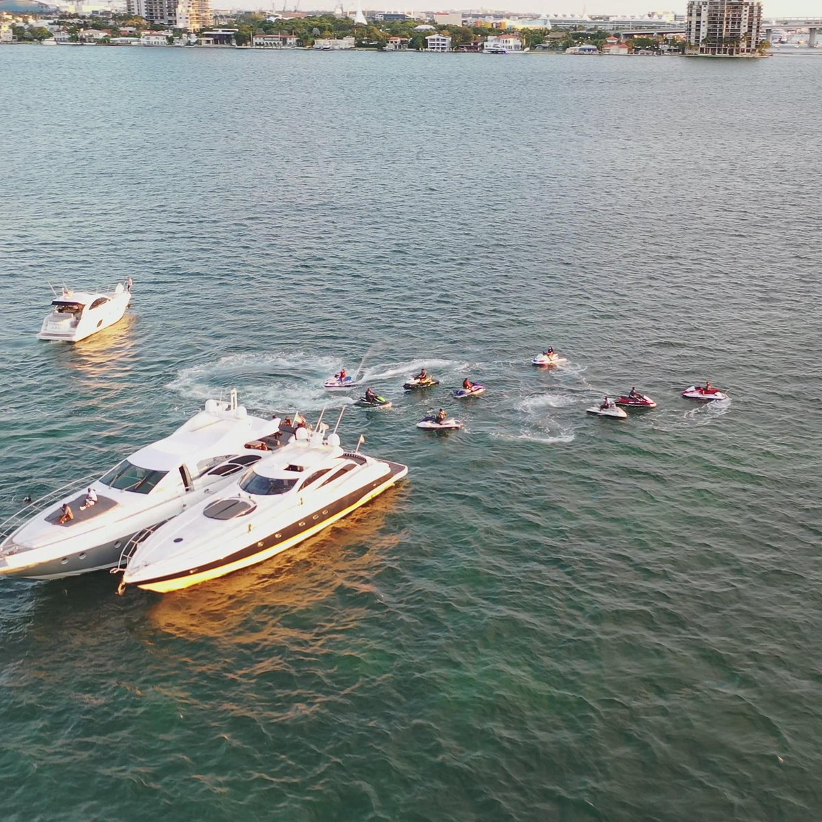 yacht trip from miami to bahamas