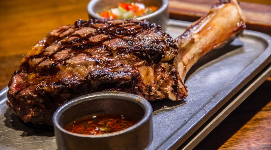 Ojo de Bife Revire, con 600 gr. para disfrutar!  Acompañado con lo que mas te guste, salsa criolla o chimichurri. Bien Argentino.