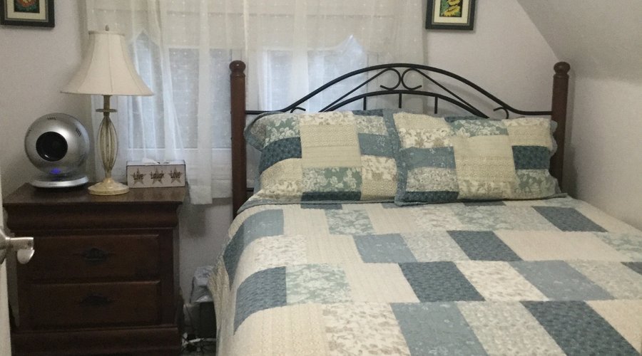 2nd bedroom queen bed