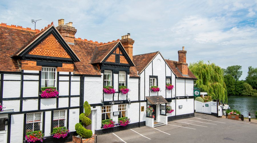 Exterior image The Waterside Inn