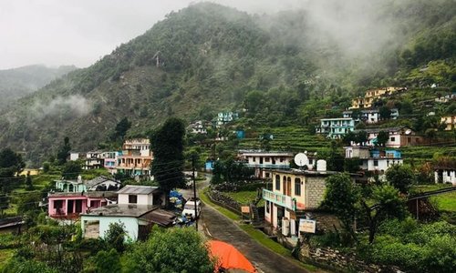 View of Village Sari from Oakland Holiday Home
