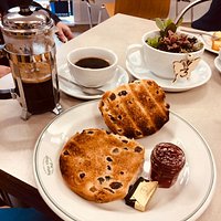 Cafetière coffee & teacakes