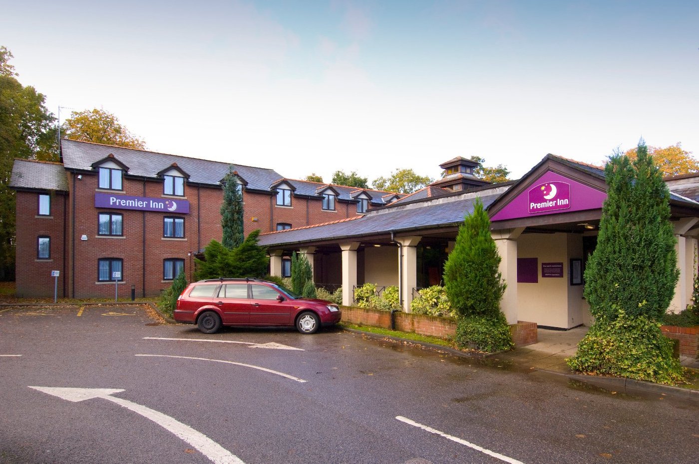 PREMIER INN MANCHESTER WILMSLOW HOTEL - Updated 2024 Reviews, Photos ...