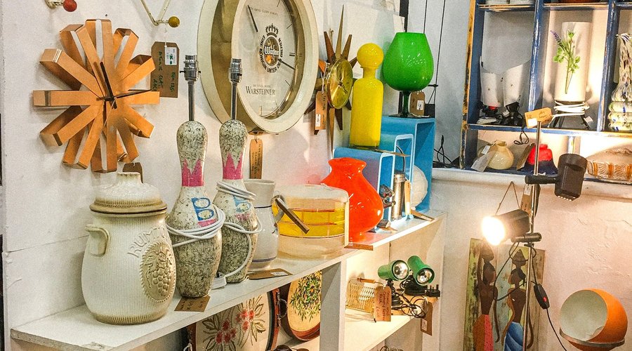 Loving this display of goods on Fleet Street!