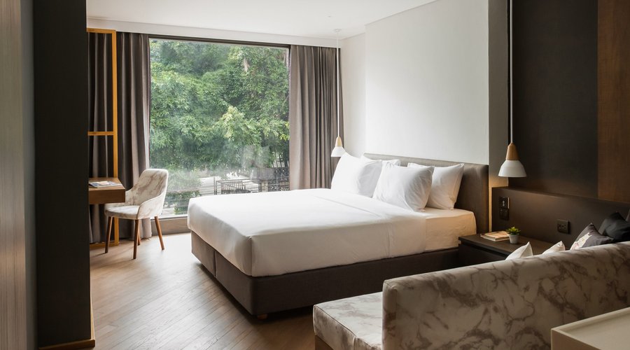 Deluxe Corner Room