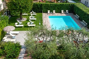 Hotel San Marco in Lucca, image may contain: Backyard, Pool, Swimming Pool, Garden