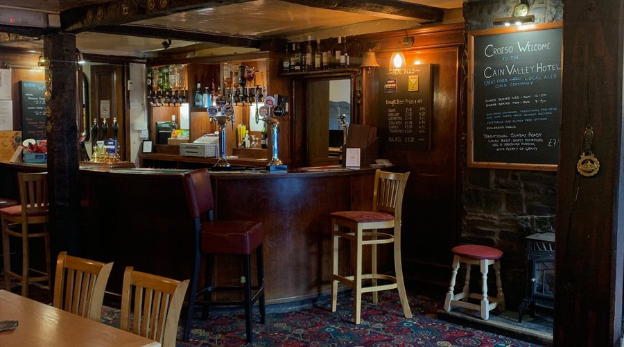 Our cozy lounge bar, perfect for a quiet pint or to dine with us. 