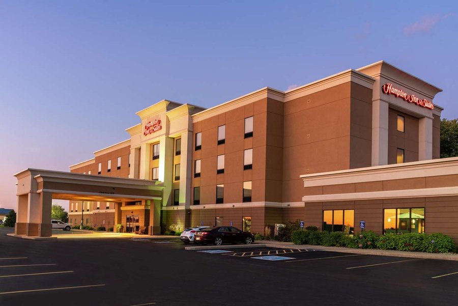 HAMPTON INN & SUITES MARSHALLTOWN $94 ($̶1̶0̶7̶) - Prices & Hotel ...