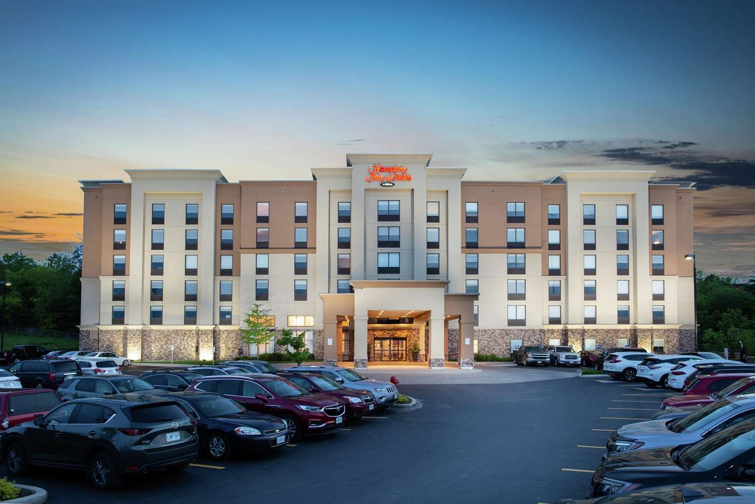 HAMPTON INN & SUITES BY HILTON BARRIE - Updated 2021 Prices, Hotel ...