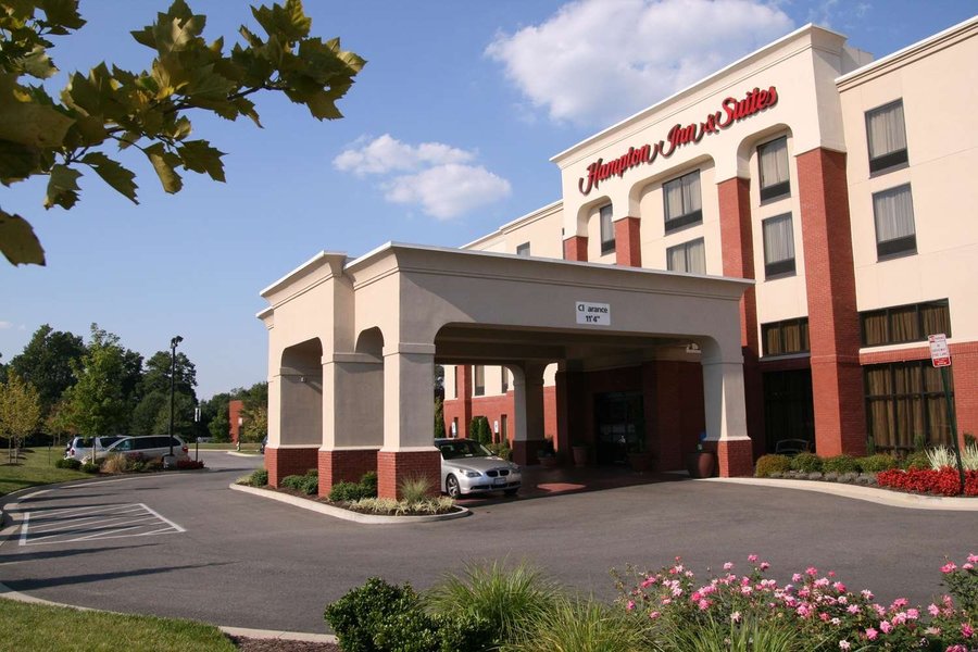 HAMPTON INN SUITES RICHMOND VIRGINIA CENTER  88     1  1  9    Updated