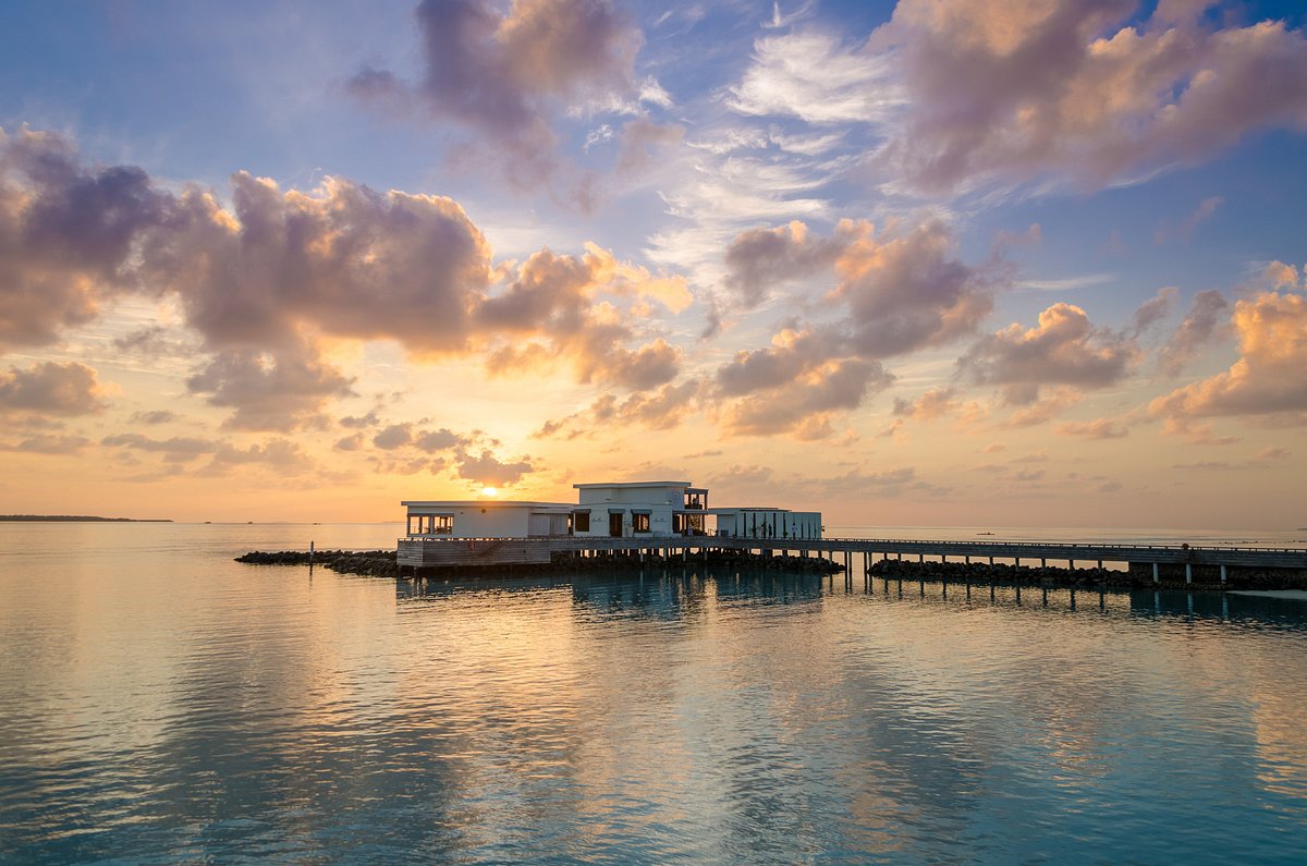 Amilla Maldives Resort &amp; Residences, отель в г. Hurawalhi