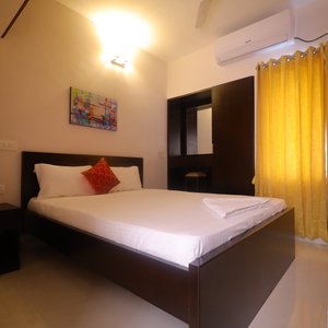 63 elegant hotel rooms and suites