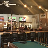 Nice atmosphere. Plenty of seating. Vintage arcade games.