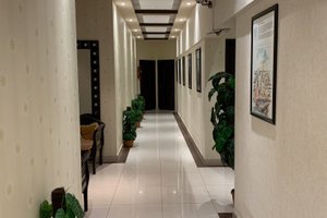 مركز رجال الأعمال وقاعات الفعاليات