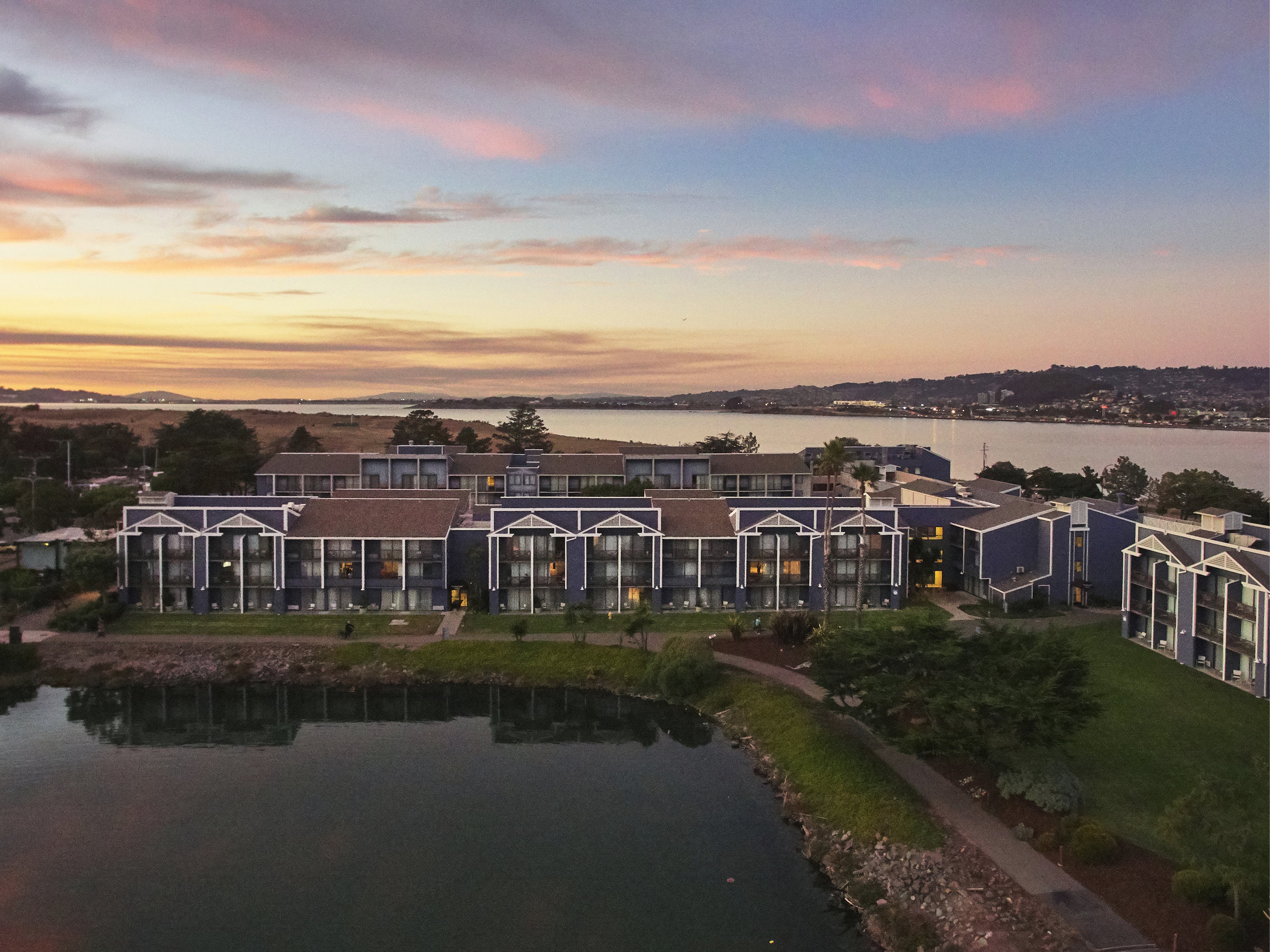 DOUBLETREE BY HILTON HOTEL BERKELEY MARINA - Updated 2024 Reviews ...