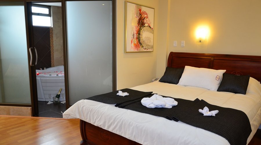 Relájate en nuestras cómodas habitaciones. 