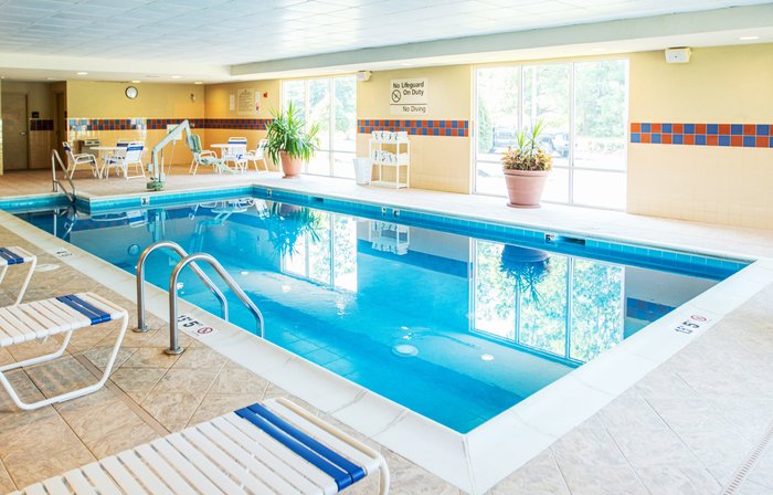 Hampton Inn Gloucester Pool: Pictures & Reviews - Tripadvisor