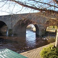 Base of georgian bridge. Visited in autumn. Has been painted by Turner. Popular haunt of birds.