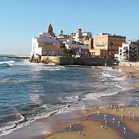 Sitges desde la playa Sant Sebastián