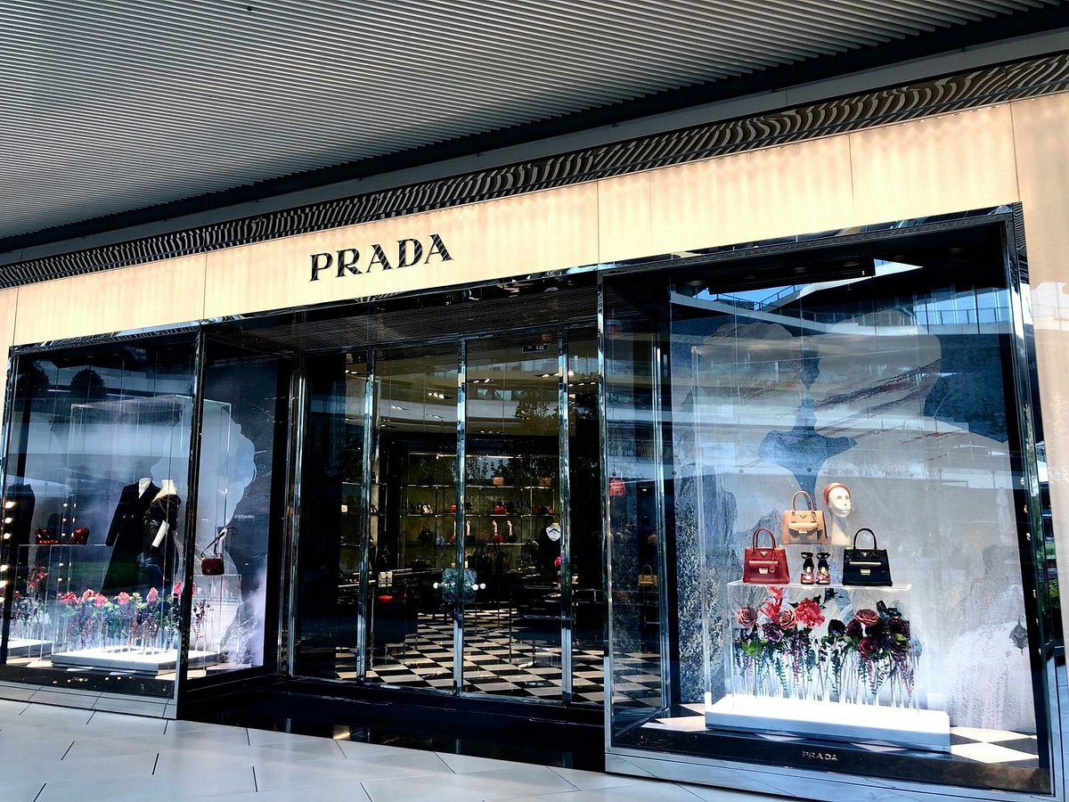 PRADA Opens in Istanbul