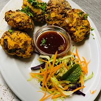 onion bhaji with tamarind sauce