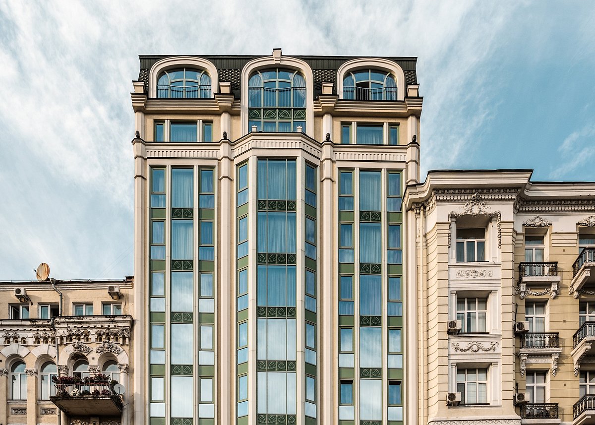 11 ميرورز ديزاين هوتل، فندق في کیيف