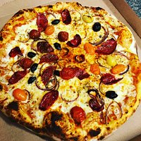 Primeur Ventabren
Pizza Ventabren
Dépot de pain, crèmerie, primeur, épicerie fine, traiteur.
L'atelier du primeur de nos 2 chef Michaël Bourges et Andréas Yaragchi sont heureux de sélectionner pour vous leurs meilleurs produits.