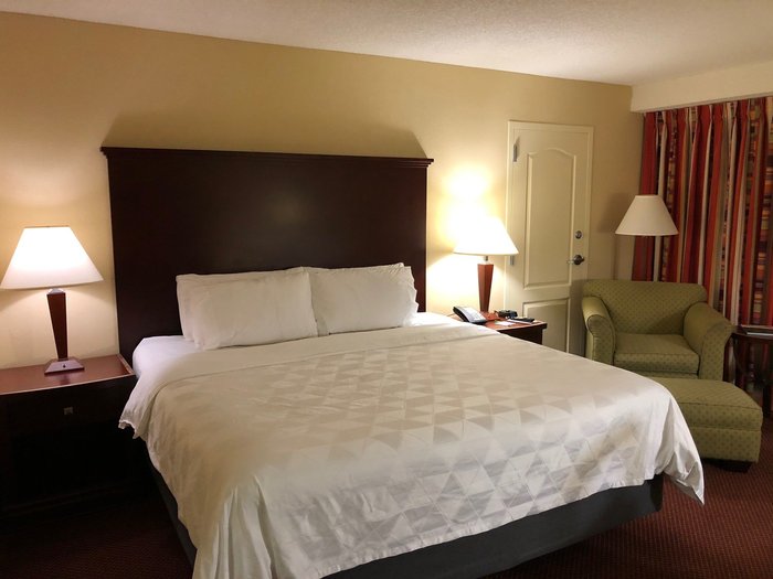 HOLIDAY INN ASHEVILLE - BILTMORE WEST, AN IHG HOTEL - Now €98 (Was ...