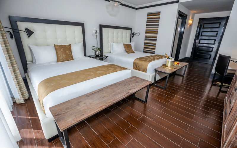 Queen Queen Room