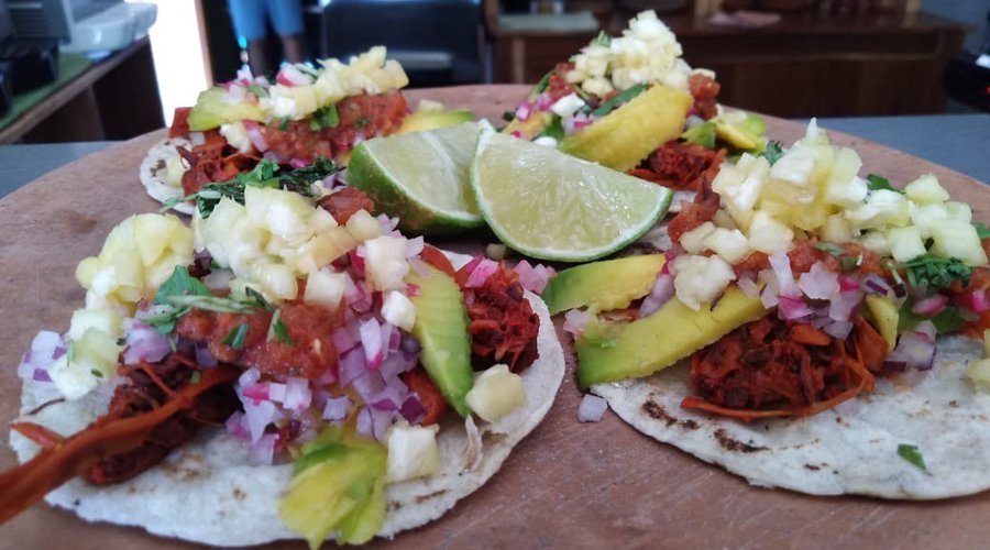 Tacos de Yaca con Jamaica... (vegan cochinita pibil)