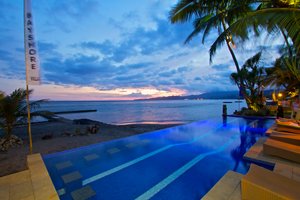 Pool & Beach