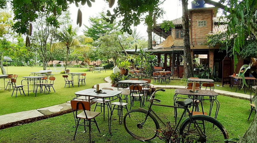 Great..Katumbiri has a Resto and Coffee corner NOW with variety of Food, beverages and Fresh Brew Coffee, V60, Katumbiri Drip etc. The breakfast NOW have a lot of Food display and they serve with sundanesse style performance. Happy to stay here