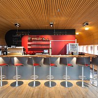 Auf ein Glas Wein an die Bar