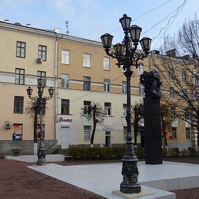 Тверь. Бюст-памятник А.С.Пушкину на Театральной площади (19 ноября 2019 года)