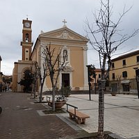 facciata vista dalla Piazza della Chiesa